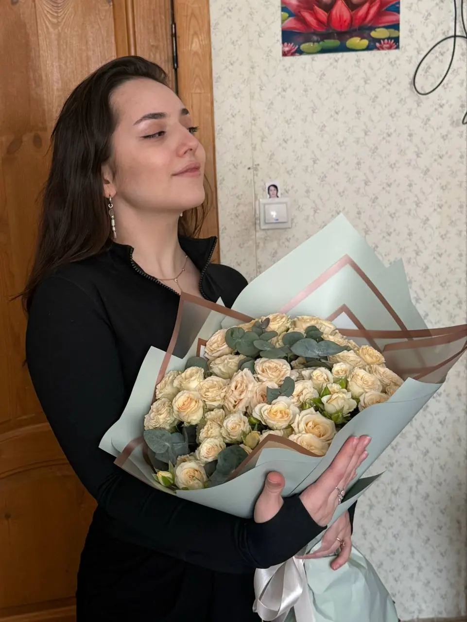 Всех девочек поздравляю с 8 марта 💗
Муж утром сделал кофе, блинчики и подарил цепочку 😅 а потом ещё и цветы подарил, я ооочень рада 😁 | Сетка — социальная сеть от hh.ru