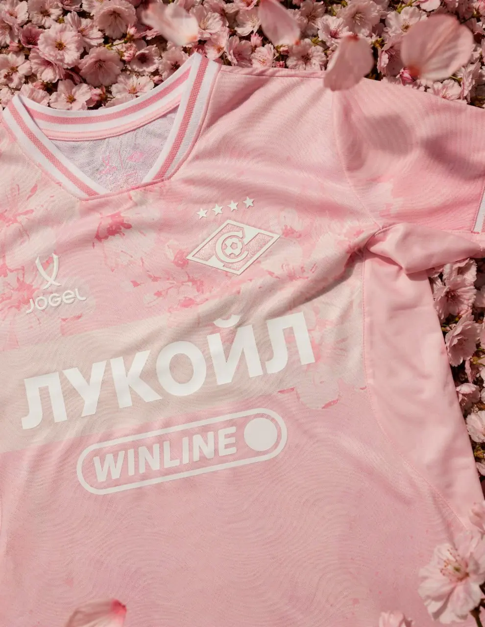 ⚡️Новая форма ЖФК «Спартак» от бренда JOGEL
Как сакура расцветает после зимы, так и наши чемпионки готовы ворваться в новый сезон в самой красивой и нежной форме Суперлиги 🌸
Принт вдохновлён цветением... | Сетка — социальная сеть от hh.ru