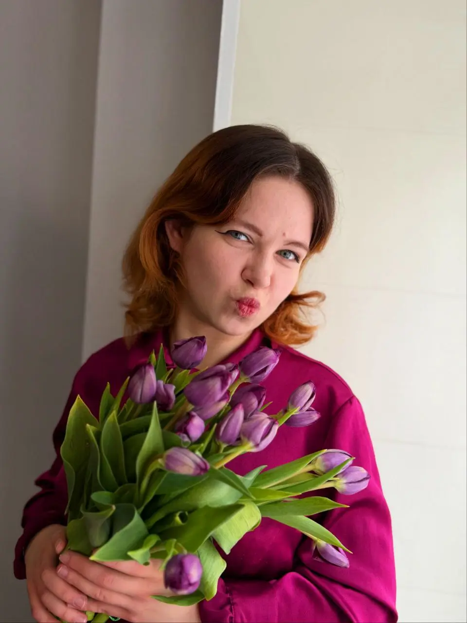 Всех женщин с днём женской независимости! Тюльпаны — это прикольно, но они не должны замыливать глаза и переводить внимание с нашего праздника, дня эмансипации и прав, на бытиё украшением коллектива | Сетка — социальная сеть от hh.ru