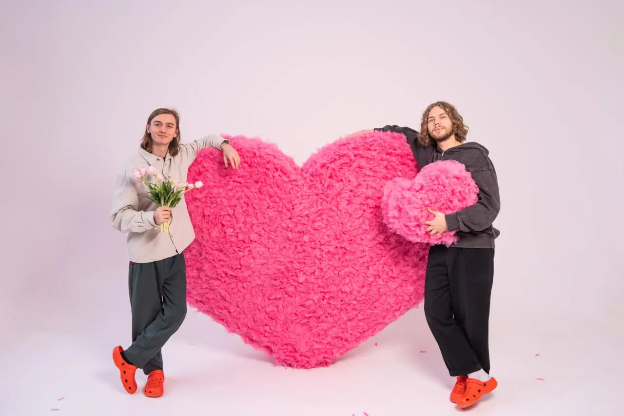 🌷 С 8 Марта, ловите фотку!
Дорогие девушки, мамы, учителя и выпускницы!
Пусть эта весна принесёт вам вдохновение, радость и как можно больше счастливых моментов | Сетка — социальная сеть от hh.ru