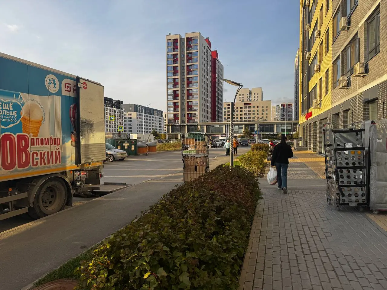 Как мы программируем жизнь двора и города
Жизнь в проекте начинается не с момента заселения, а на стадии планировки | Сетка — социальная сеть от hh.ru