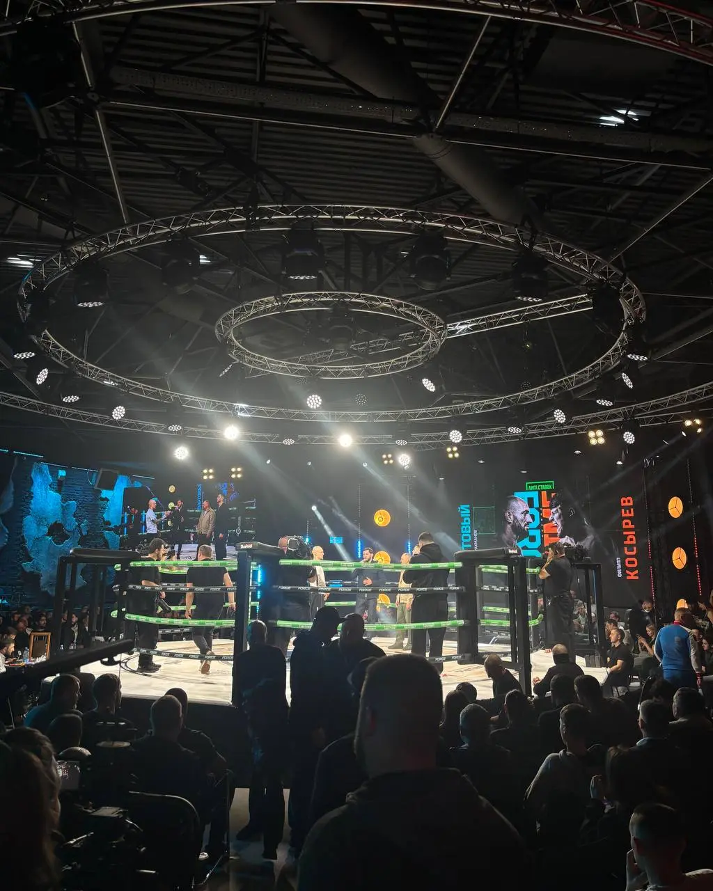 👊 Активации Лиги Ставок на необычном бойцовском турнире!
Я посетил ивент сразу от двух промоушенов. Нейминг — Лига Ставок Force FC х Prime FL | Сетка — социальная сеть от hh.ru