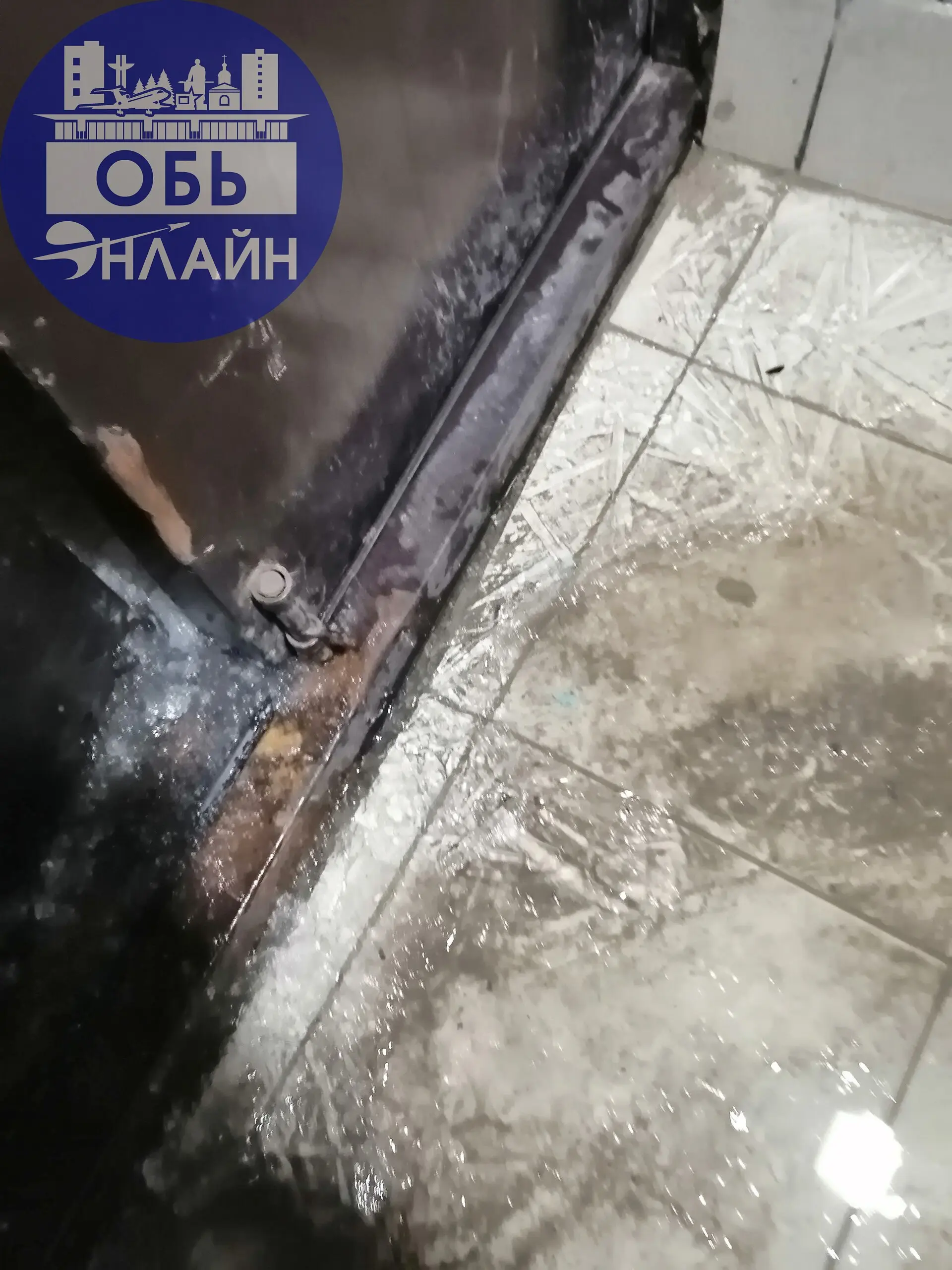 ↗ Сегодня, 10 марта жители одиного из подъездов по адресу: город Обь, улица Военный городок дом 102, не смогли попасть на работу либо выходили из подъезда через окна | Сетка — социальная сеть от hh.ru