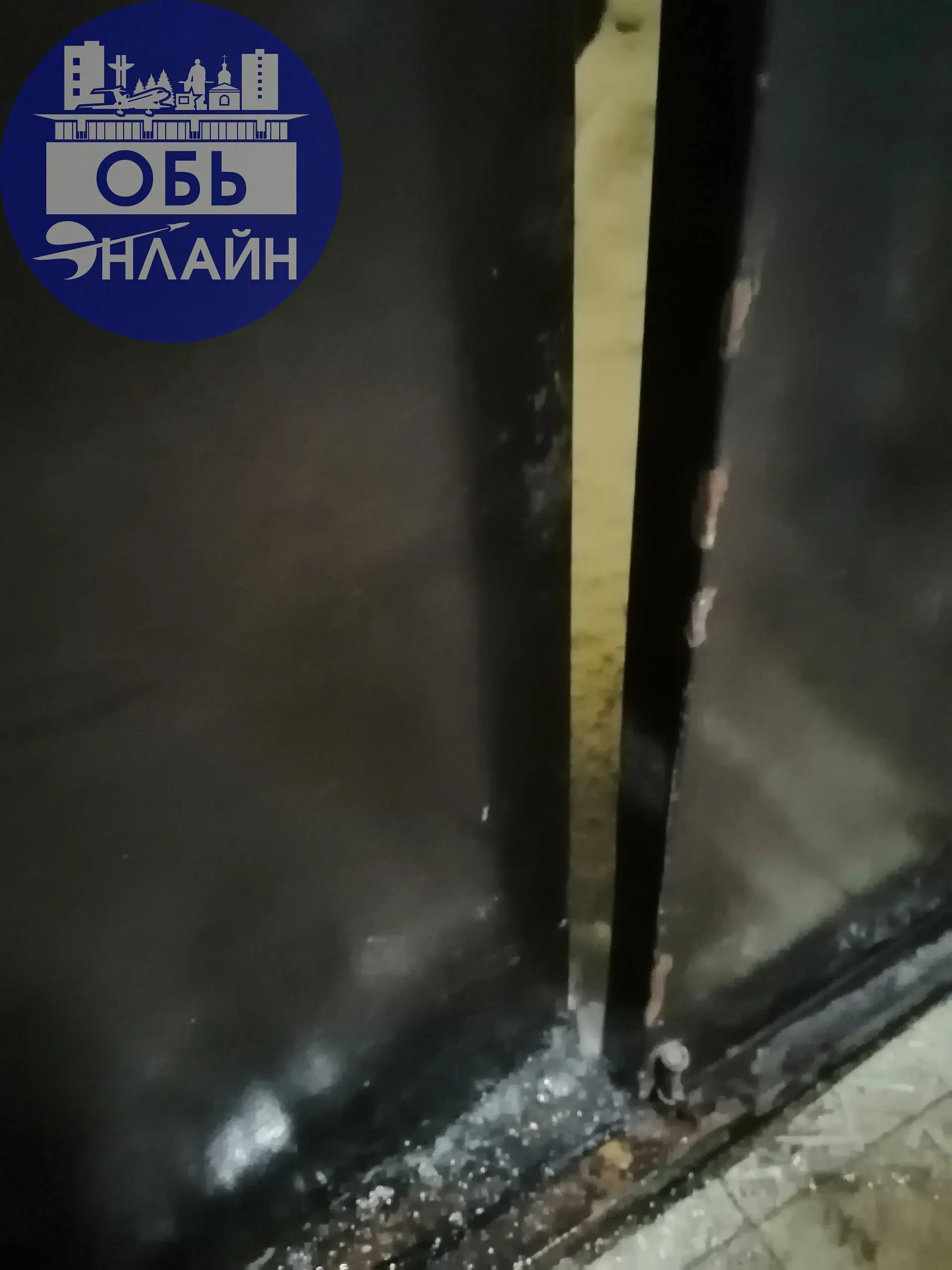 ↗ Сегодня, 10 марта жители одиного из подъездов по адресу: город Обь, улица Военный городок дом 102, не смогли попасть на работу либо выходили из подъезда через окна | Сетка — социальная сеть от hh.ru