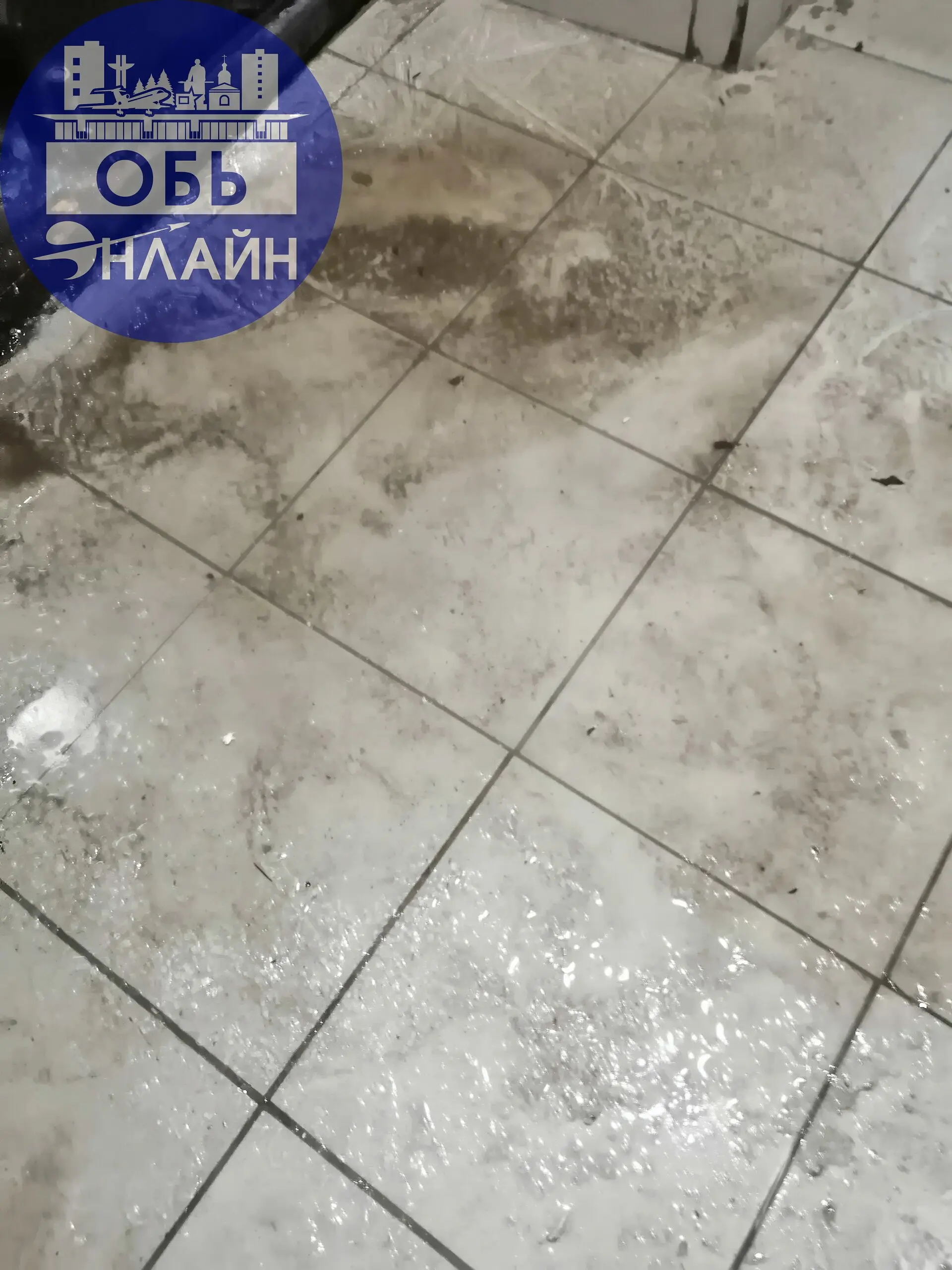 ↗ Сегодня, 10 марта жители одиного из подъездов по адресу: город Обь, улица Военный городок дом 102, не смогли попасть на работу либо выходили из подъезда через окна | Сетка — социальная сеть от hh.ru