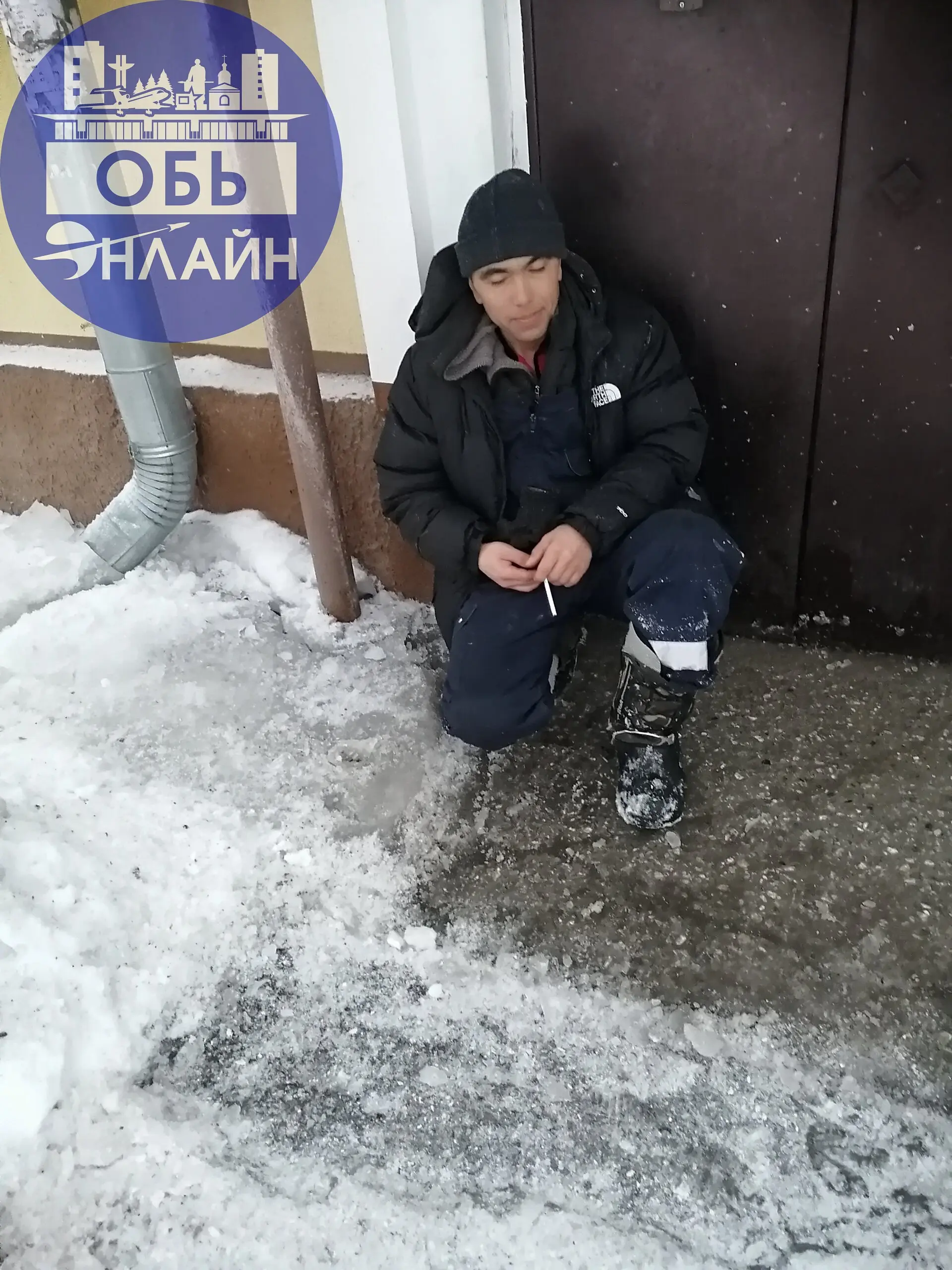 ↗ Сегодня, 10 марта жители одиного из подъездов по адресу: город Обь, улица Военный городок дом 102, не смогли попасть на работу либо выходили из подъезда через окна | Сетка — социальная сеть от hh.ru