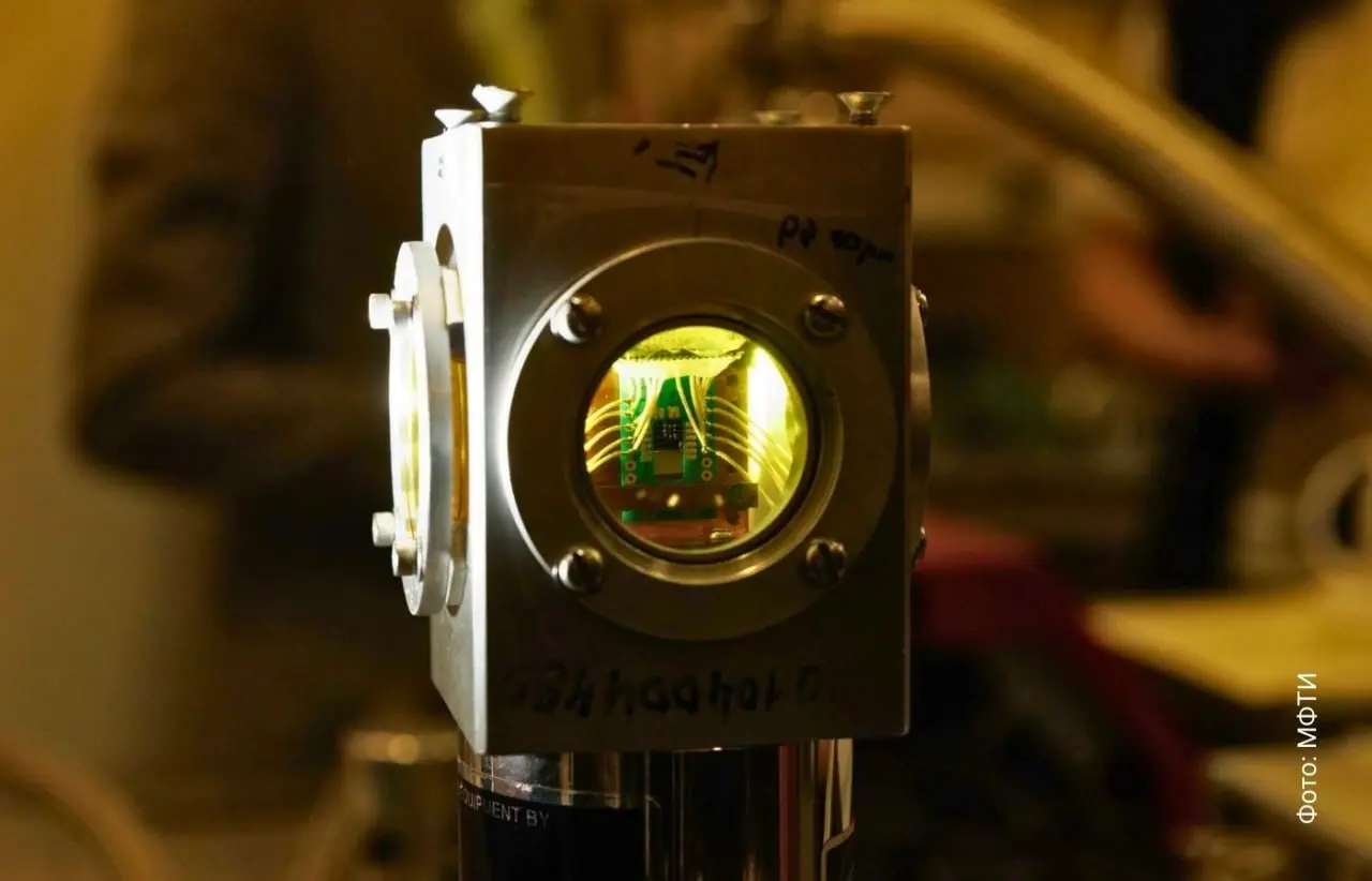 В МФТИ создали сверхчувствительные детекторы для беспроводных сетей
Ученые МФТИ вместе с российскими и зарубежными коллегами создали детектор терагерцового излучения на базе двуслойного графена | Сетка — социальная сеть от hh.ru