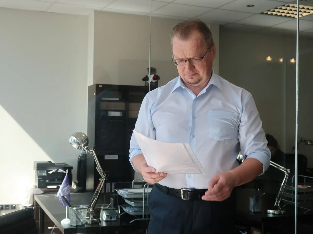 Финдиректор за 100 000₽ или IT-система за 3 000₽?
Что выбрать собственнику малого бизнеса?
У вас есть выбор.
Вариант 1: Нанять финансового директора.
Зарплата: от 100 000₽ в месяц | Сетка — социальная сеть от hh.ru