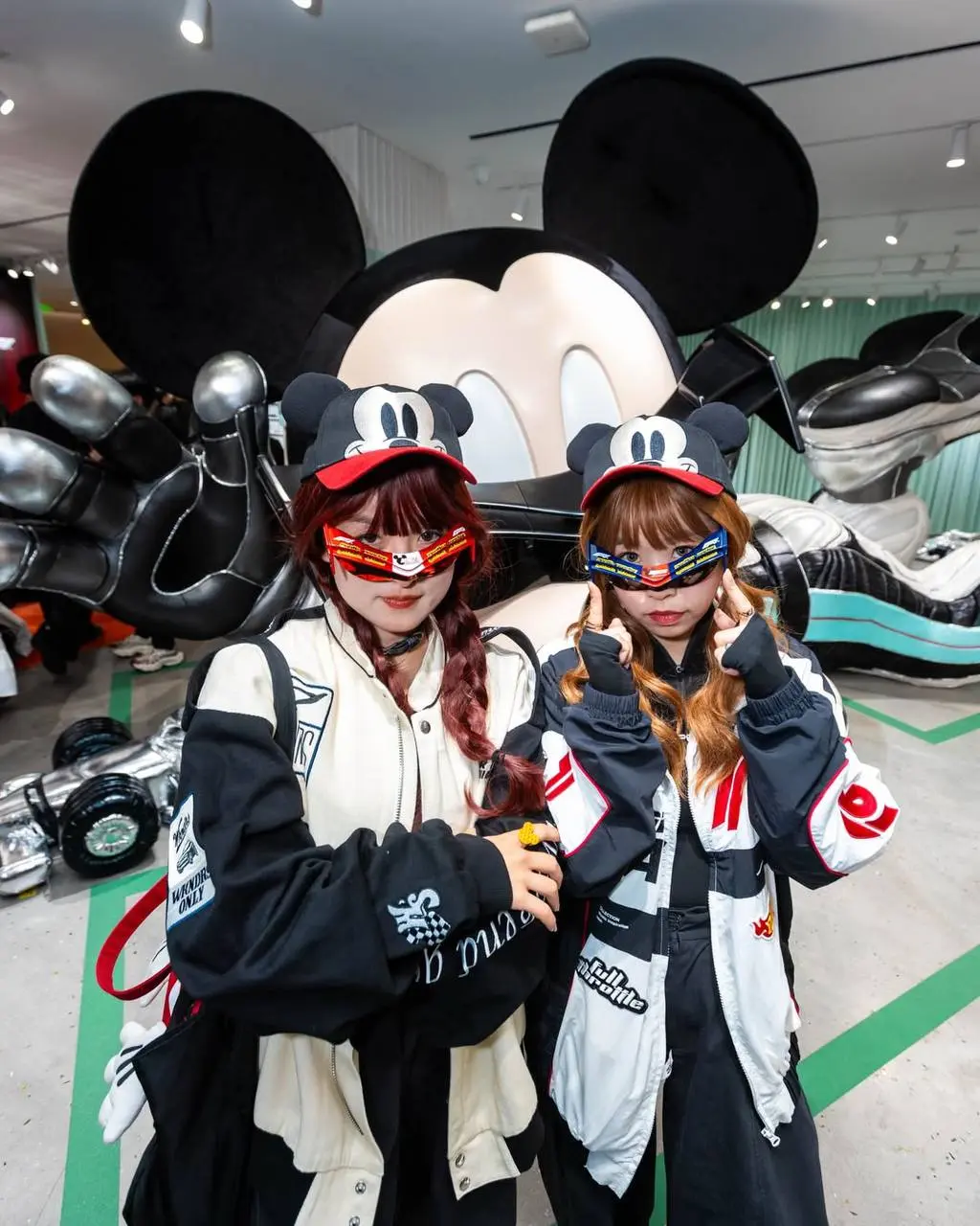 #Артем Микки.
На прошлой неделе рассказывал про яркий кросс-коллаб Disney x Формула-1 х Gentle Monster | Сетка — социальная сеть от hh.ru