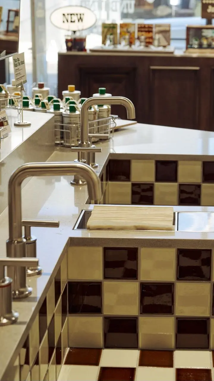 K-skincare и K-beauty
Не новость, что корейская косметика — огромное и активно развивающееся направление, сильно отличающееся от привычных западных средств, но в «сегодня лет» я узнала, что есть отдел... | Сетка — социальная сеть от hh.ru