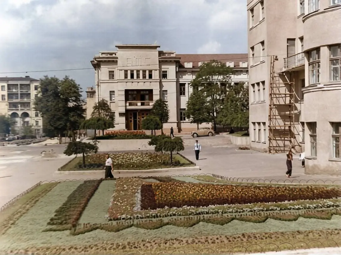 Донецк. Городские клумбы. Конец 50-х - начало 60-х. | Сетка — социальная сеть от hh.ru