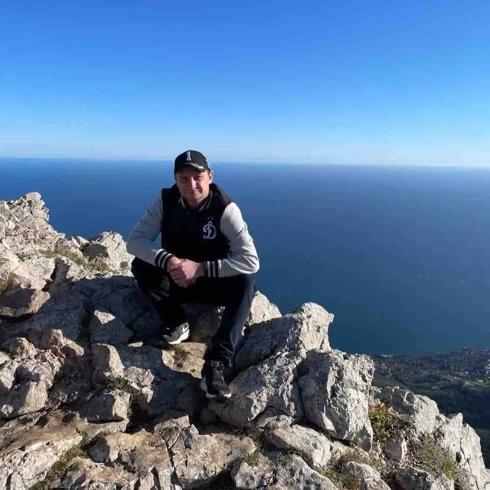 Артем Сахаревич | Сетка — социальная сеть от hh.ru