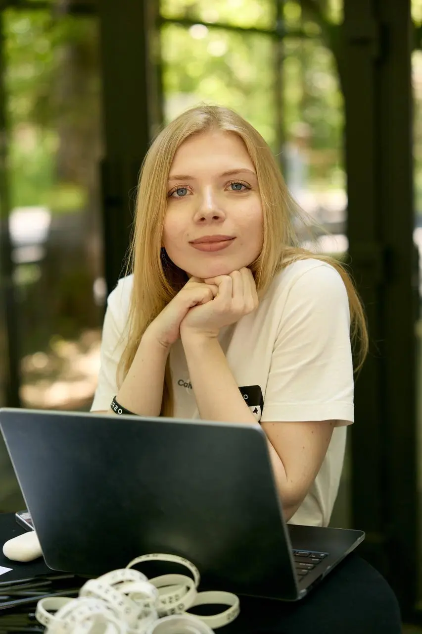 🤖ИИ в этой нише не тренд,
а жизненная необходимость!
У Анны, операционного директора EdAgency в штате 10 методологов. Кто был на первом дне марафона видел ее интервью в начале эфира | Сетка — социальная сеть от hh.ru