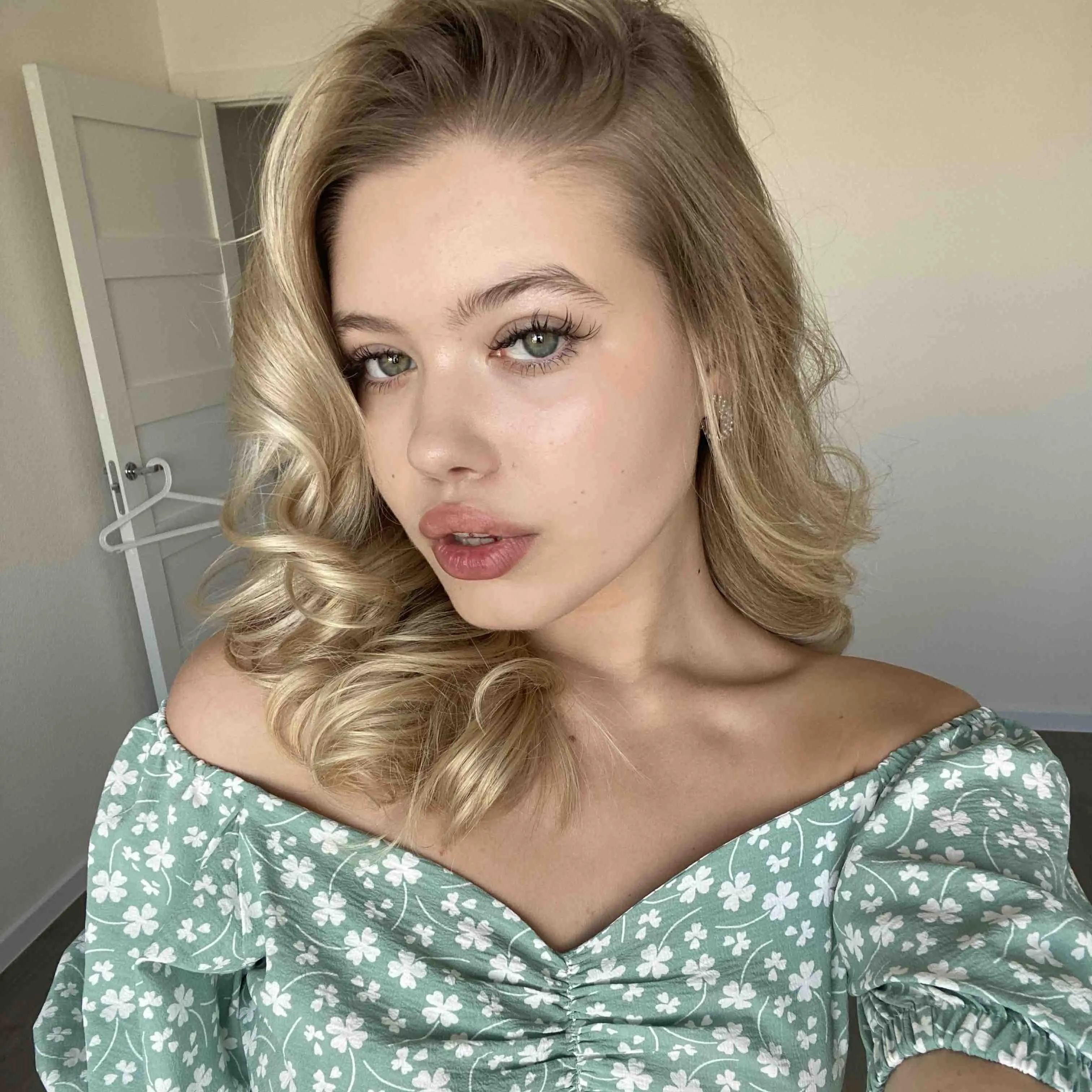 Алина Попова