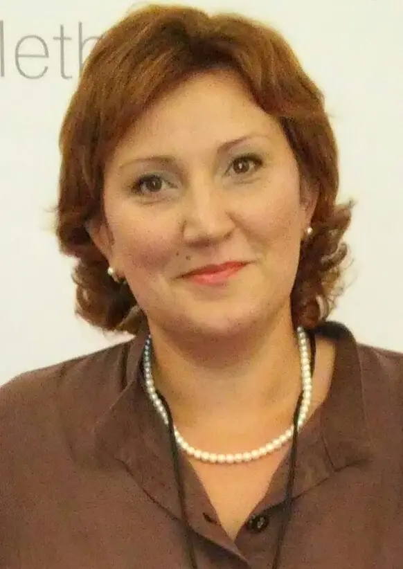 Елена Кирсанова
