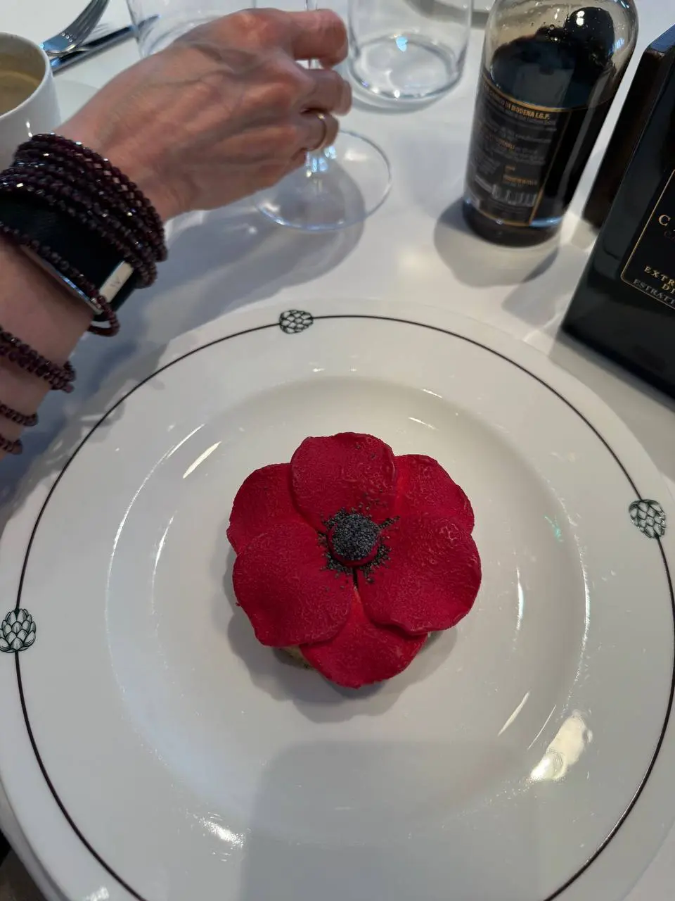 О переигрывании.
Обедали с друзьями, включая Оскара Кучеру (помните интервью с ним и его прекрасно умной женой Юлей в рамках Смелее Чем Я? Очень любопытные оба!) | Сетка — социальная сеть от hh.ru