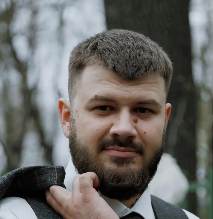 Дмитрий Савельев