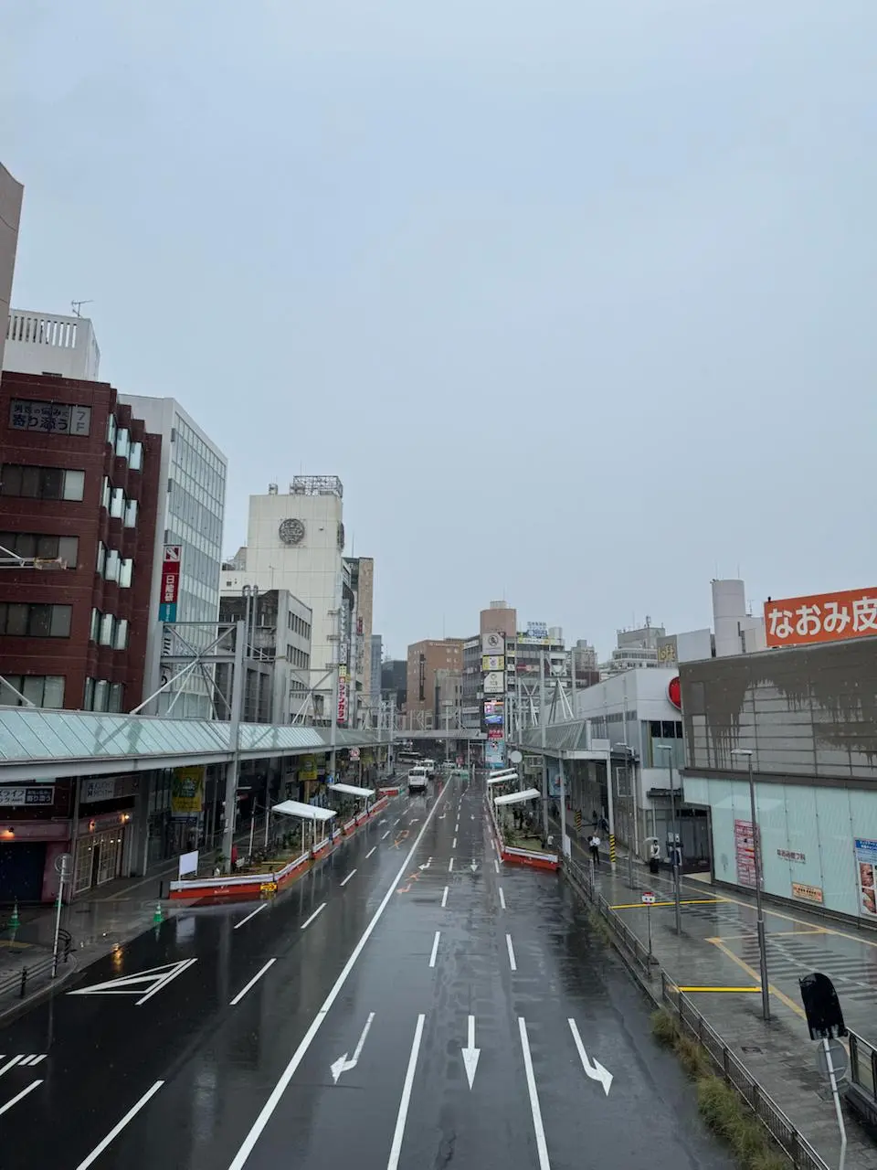 🇯🇵Гифу
Из Нагои в Гифу ехать на электричке около 30 минут, но вышло 5 см в секунду… 🌸 Станции, дождь в окно, лёгкий туман и фонари закусочных | Сетка — социальная сеть от hh.ru