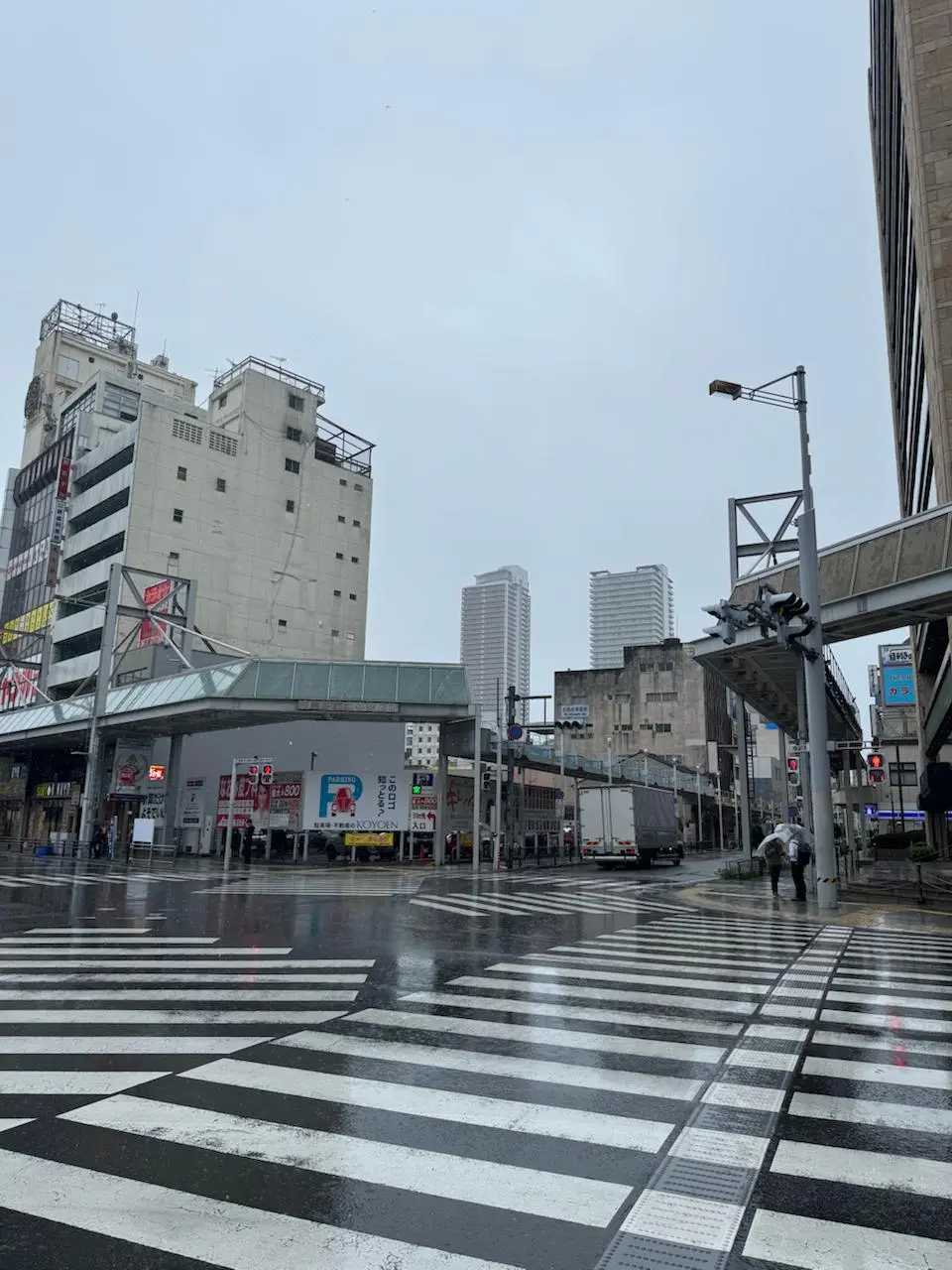 🇯🇵Гифу
Из Нагои в Гифу ехать на электричке около 30 минут, но вышло 5 см в секунду… 🌸 Станции, дождь в окно, лёгкий туман и фонари закусочных | Сетка — социальная сеть от hh.ru