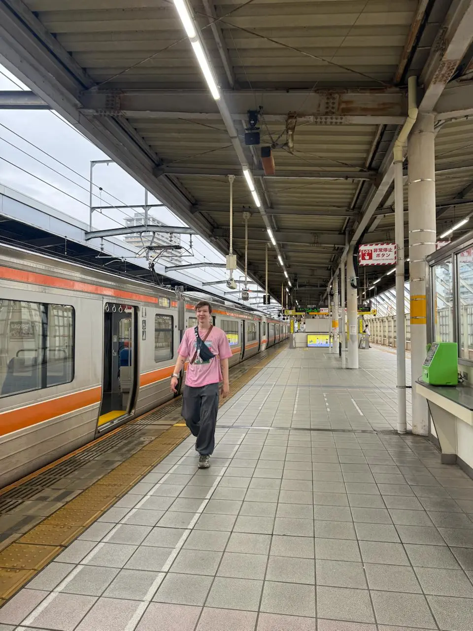 🇯🇵Гифу
Из Нагои в Гифу ехать на электричке около 30 минут, но вышло 5 см в секунду… 🌸 Станции, дождь в окно, лёгкий туман и фонари закусочных | Сетка — социальная сеть от hh.ru