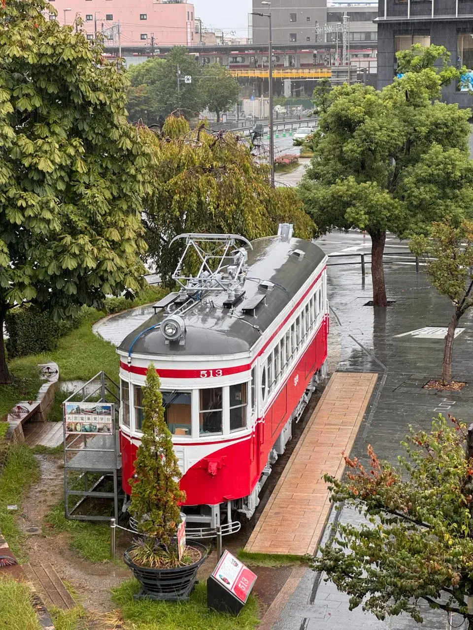 🇯🇵Гифу
Из Нагои в Гифу ехать на электричке около 30 минут, но вышло 5 см в секунду… 🌸 Станции, дождь в окно, лёгкий туман и фонари закусочных | Сетка — социальная сеть от hh.ru