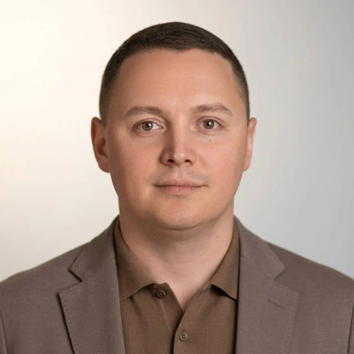 Денис Пoлуянoв