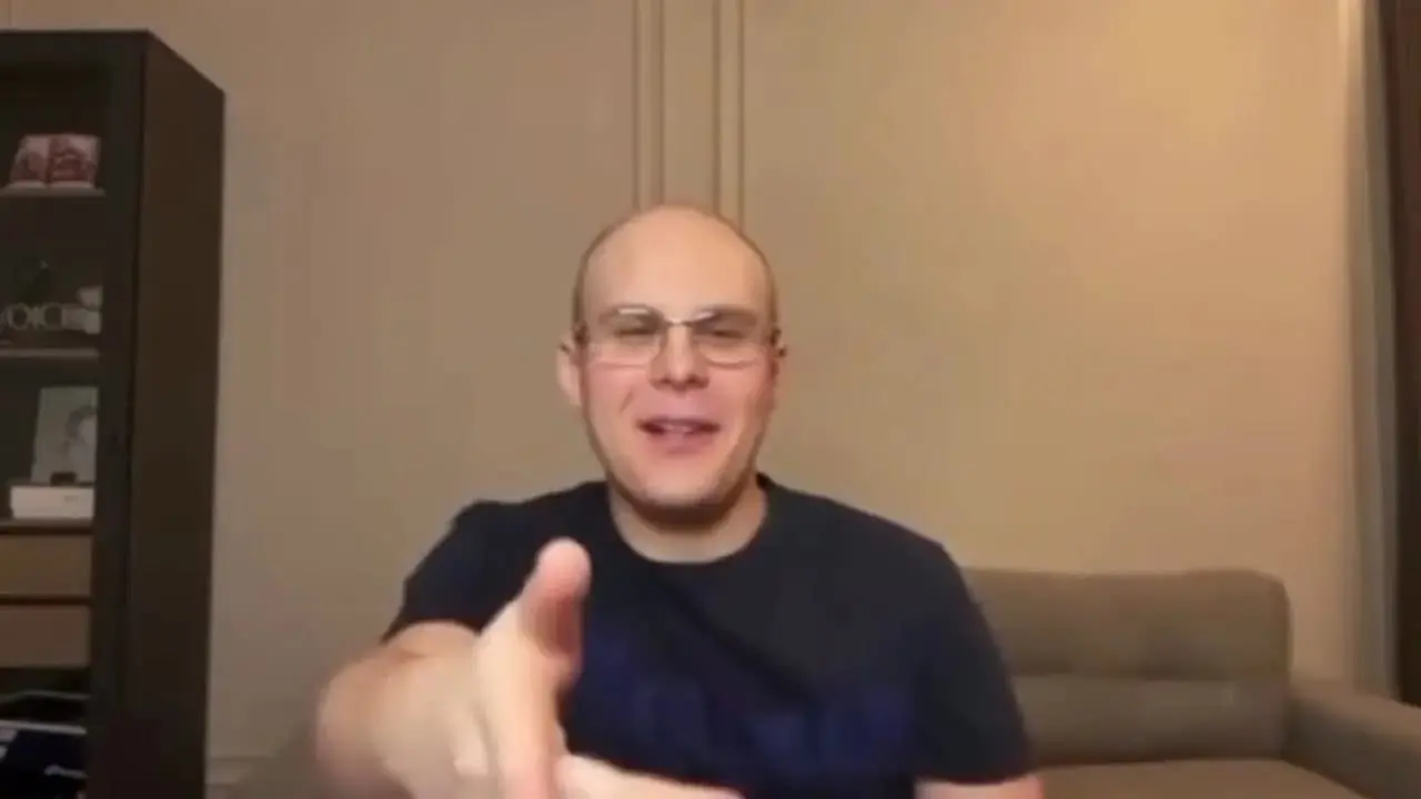 Скажите, а у вас тоже все рилсы заполнены этой песенкой и этим чуваком?
Если что, это репер Токсис, а не просто рандомный чел (я тоже не знал его) 😂
У нас с Машей просто вся инста им заполнена, 2 из 3... | Сетка — социальная сеть от hh.ru