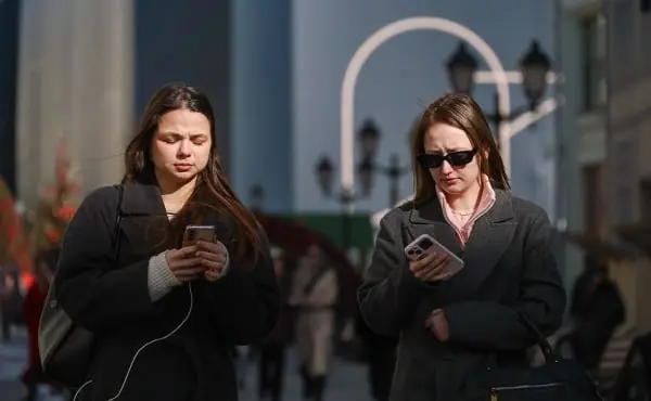 Wildberries: в Москве вырос спрос на рации, пейджеры и стационарные телефоны на 27%, 73% и 25% соответственно
Также с 6 по 11 марта на маркетплейсе москвичи массово скупали бумажные карты | Сетка — социальная сеть от hh.ru