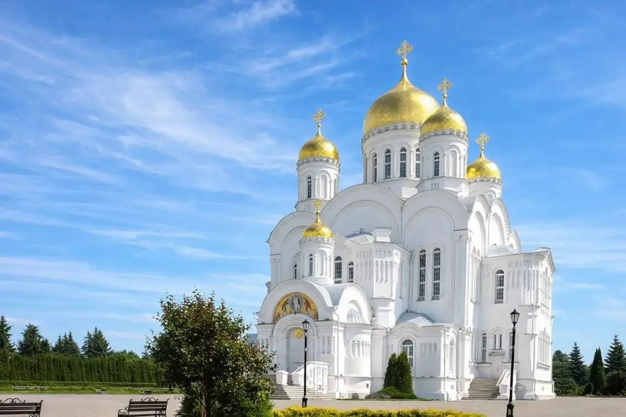 Поиск работы, сложности с начальством или нестабильный доход могут стать серьезным стрессом. В такие моменты многие обращаются не только к профессиональным навыкам и резюме, но и к духовной поддержке | Сетка — социальная сеть от hh.ru