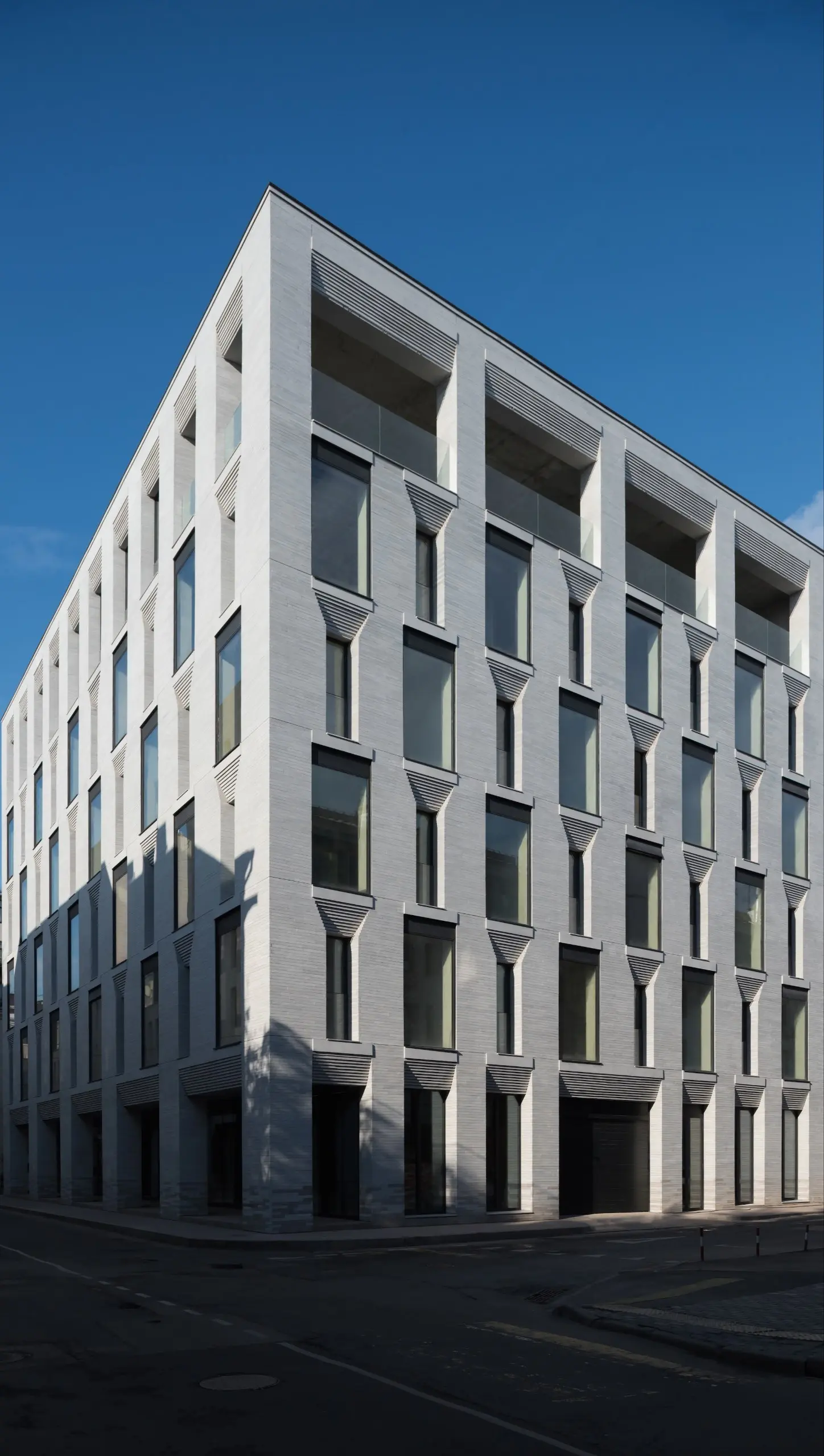 Стили в архитектуре: разбираем по шагам
МИНИМАЛИЗМ (minimalism, “тихий люкс”)
Продолжаем рубрику #стиливархитектуре | Сетка — социальная сеть от hh.ru