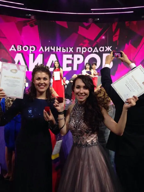 Моя формула жизни в 2016
В 2016 году у меня была команда больше 500 человек, и я не «очень любила» утро понедельника. Хотя стремилась к тому, что у меня нет начальника, будильника и понедельника | Сетка — социальная сеть от hh.ru