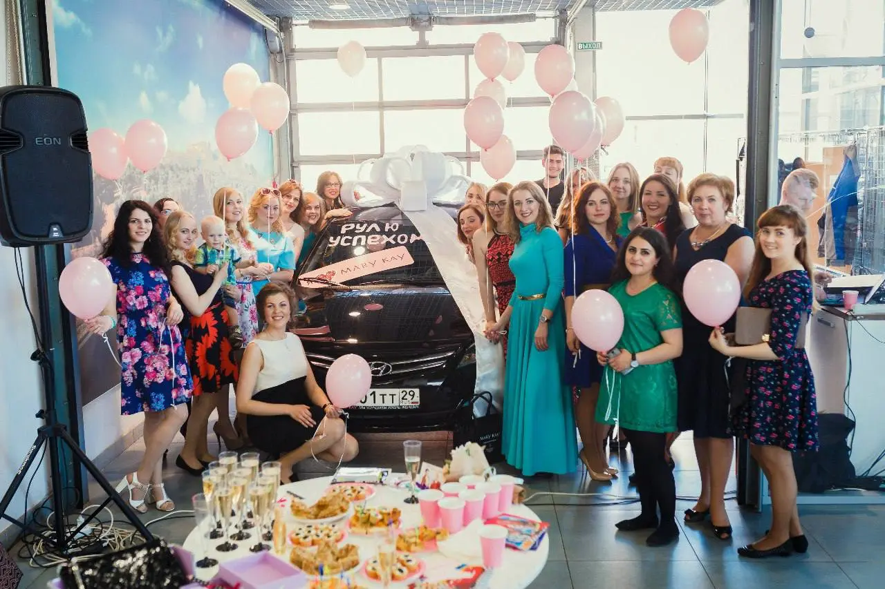 Моя формула жизни в 2016
В 2016 году у меня была команда больше 500 человек, и я не «очень любила» утро понедельника. Хотя стремилась к тому, что у меня нет начальника, будильника и понедельника | Сетка — социальная сеть от hh.ru