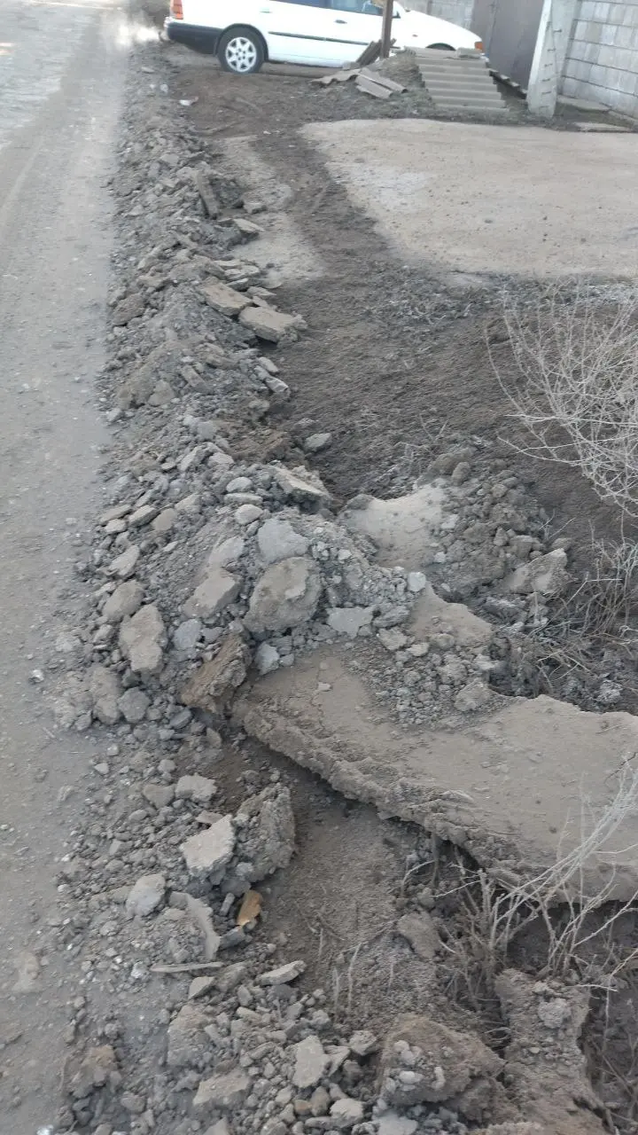 Макеевка,
Ново-Калиново, ул. Молокова... От перекрёстка с Ольховской и вниз до перекрёстка с кафе Шансон..
Была грязь, высохло и вчера нам навели красоту и удобства.. Во дворе всё в пыли и грязи.. | Сетка — социальная сеть от hh.ru