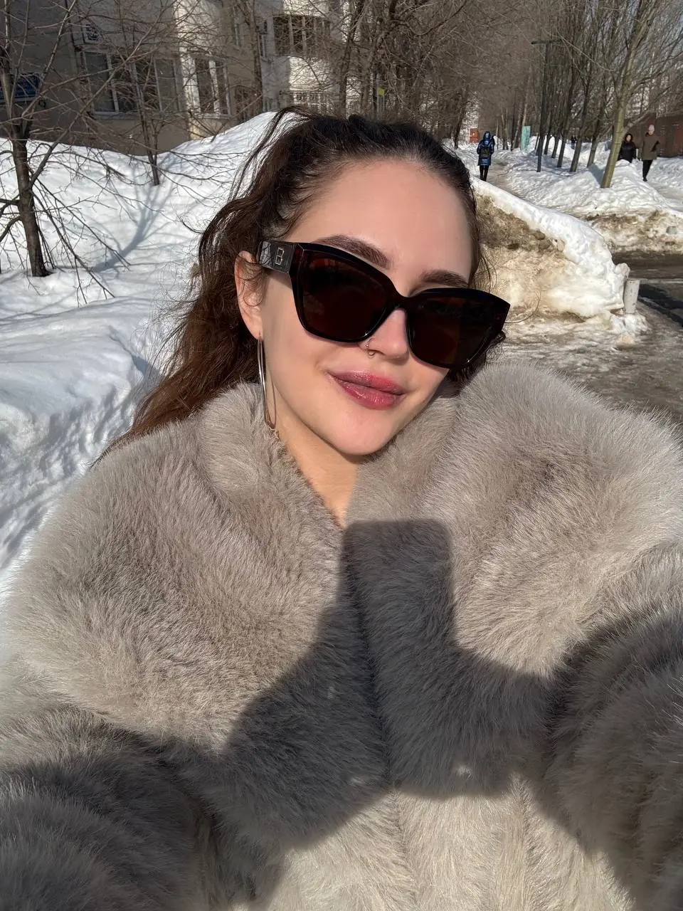 Утречком погуляли по солнечной погоде☀️
Наконец-то весна!!
Все плывет, куча грязи, лужи🥰🥰
Все это вселяет надежду на то, что сугроб сзади ростом с меня растает как можно быстрее 🙏🏻 | Сетка — социальная сеть от hh.ru