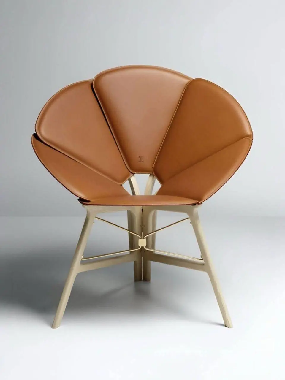 Objets Nomades от Louis Vuitton
#дизайнобл пятница эстетсткая
Яэль Мер и Шай Алкалай из Raw Edges давно интересуются объектами, которые могут менять форму: увеличиваться, сжиматься, появляться и исчез... | Сетка — социальная сеть от hh.ru