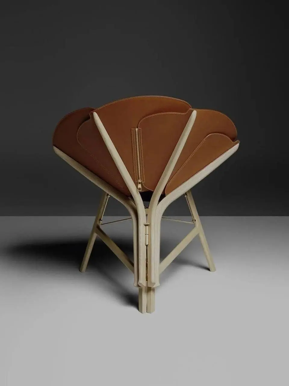 Objets Nomades от Louis Vuitton
#дизайнобл пятница эстетсткая
Яэль Мер и Шай Алкалай из Raw Edges давно интересуются объектами, которые могут менять форму: увеличиваться, сжиматься, появляться и исчез... | Сетка — социальная сеть от hh.ru