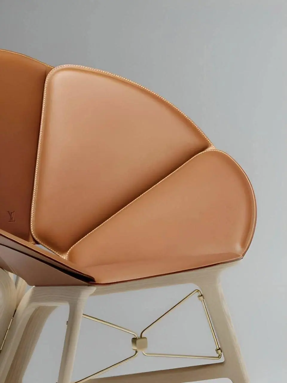 Objets Nomades от Louis Vuitton
#дизайнобл пятница эстетсткая
Яэль Мер и Шай Алкалай из Raw Edges давно интересуются объектами, которые могут менять форму: увеличиваться, сжиматься, появляться и исчез... | Сетка — социальная сеть от hh.ru