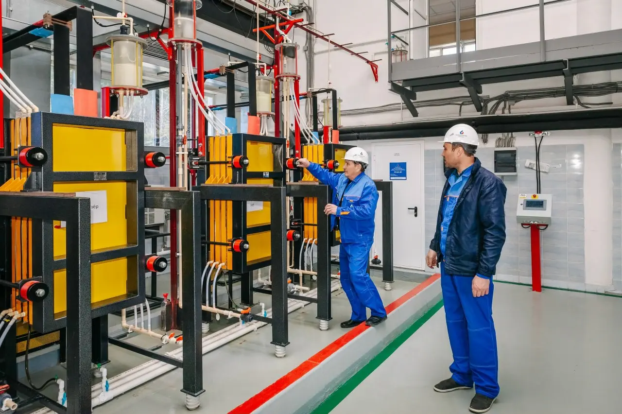 За ежедневной рутиной скрывается колоссальная ответственность и работа
💧Специалисты ГК «Росводоканал» каждую минуту обеспечивают 8,4 миллиона человек чистой питьевой водой | Сетка — социальная сеть от hh.ru