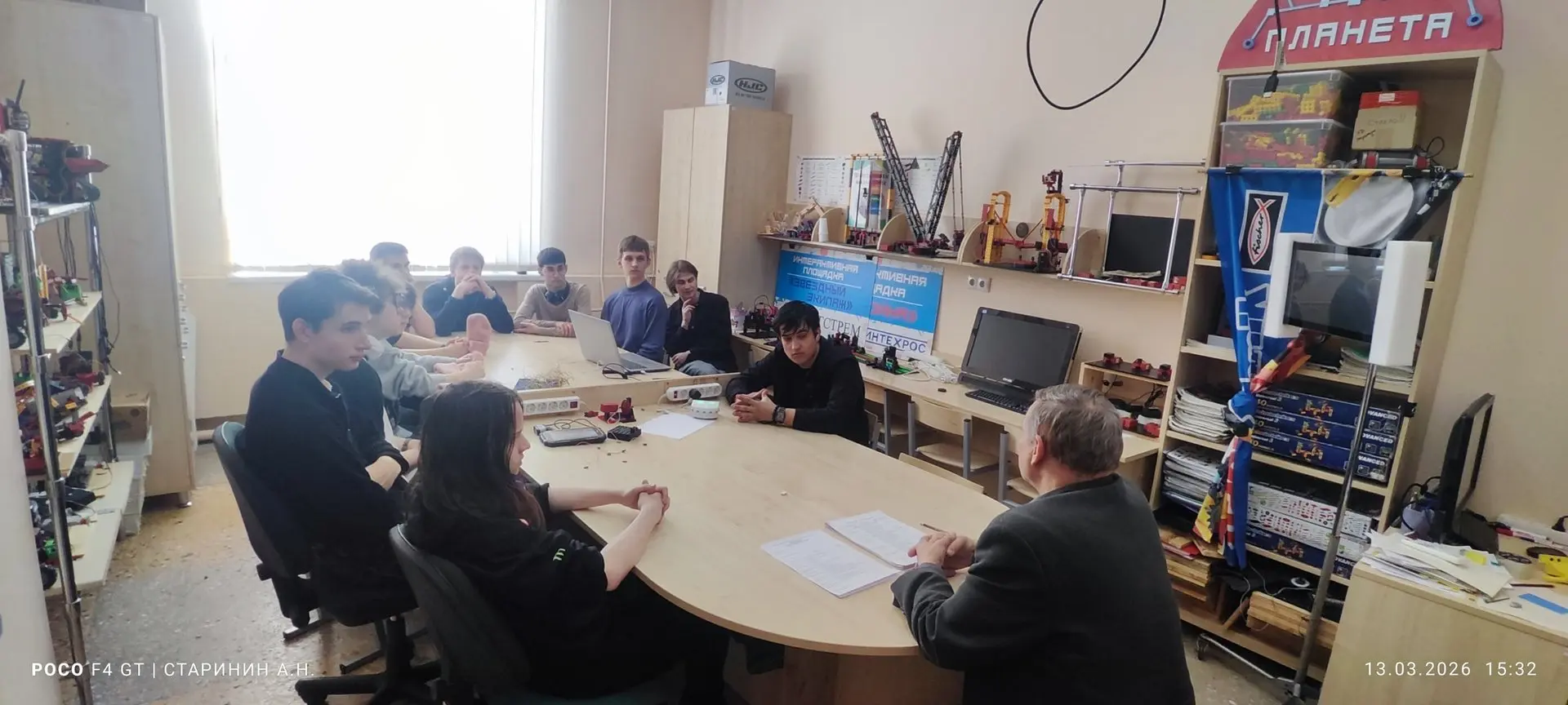 Приветствую!
Сегодня мои студенты из колледжа «TOP IT College» (https://topitcollege.ru/voronezh) побывали на встрече с организатором РобоАрта (https://roboart36.ru/) — Федотовым Алексеем Викторовичем | Сетка — социальная сеть от hh.ru