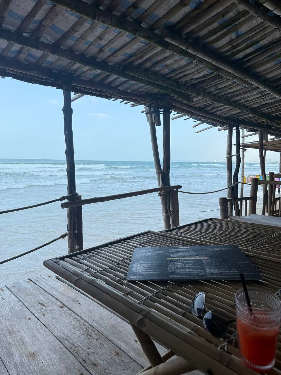 Отпуск: почему мы чувствуем вину, когда отдыхаем, и при чем тут работа😵‍💫
Приветствую вас, особенно тех, кто сейчас читает этот пост с телефона, украдкой на планёрке, или с ноутбука, проверяя рабочую ... | Сетка — социальная сеть от hh.ru