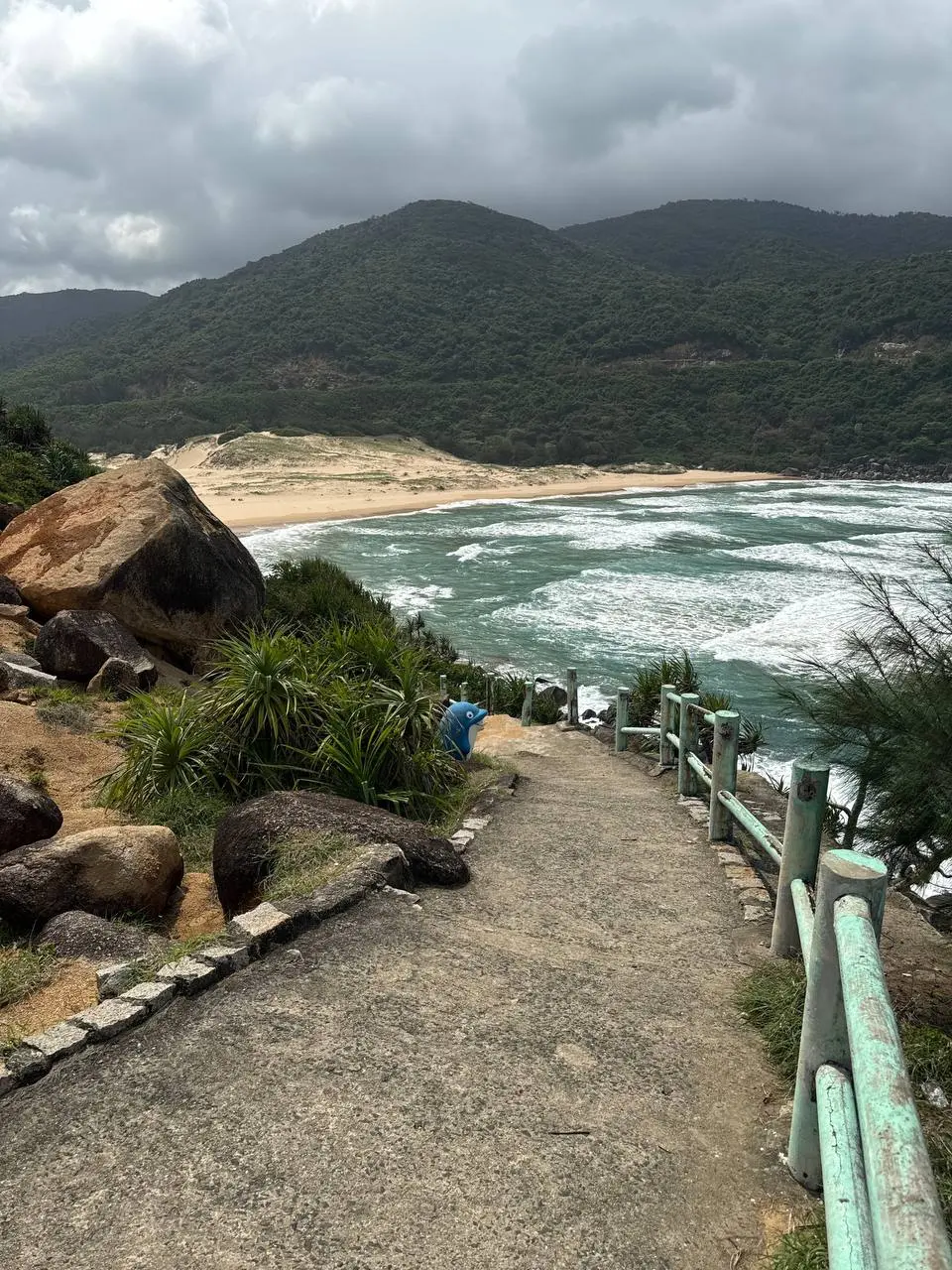 Отпуск: почему мы чувствуем вину, когда отдыхаем, и при чем тут работа😵‍💫
Приветствую вас, особенно тех, кто сейчас читает этот пост с телефона, украдкой на планёрке, или с ноутбука, проверяя рабочую ... | Сетка — социальная сеть от hh.ru