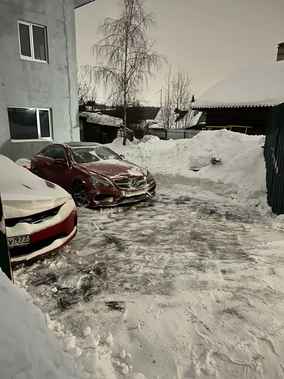 Вообще уже пришла весна и снег потихоньку тает 🫠
А это будет напоминание об этой невероятно снежной зиме | Сетка — социальная сеть от hh.ru