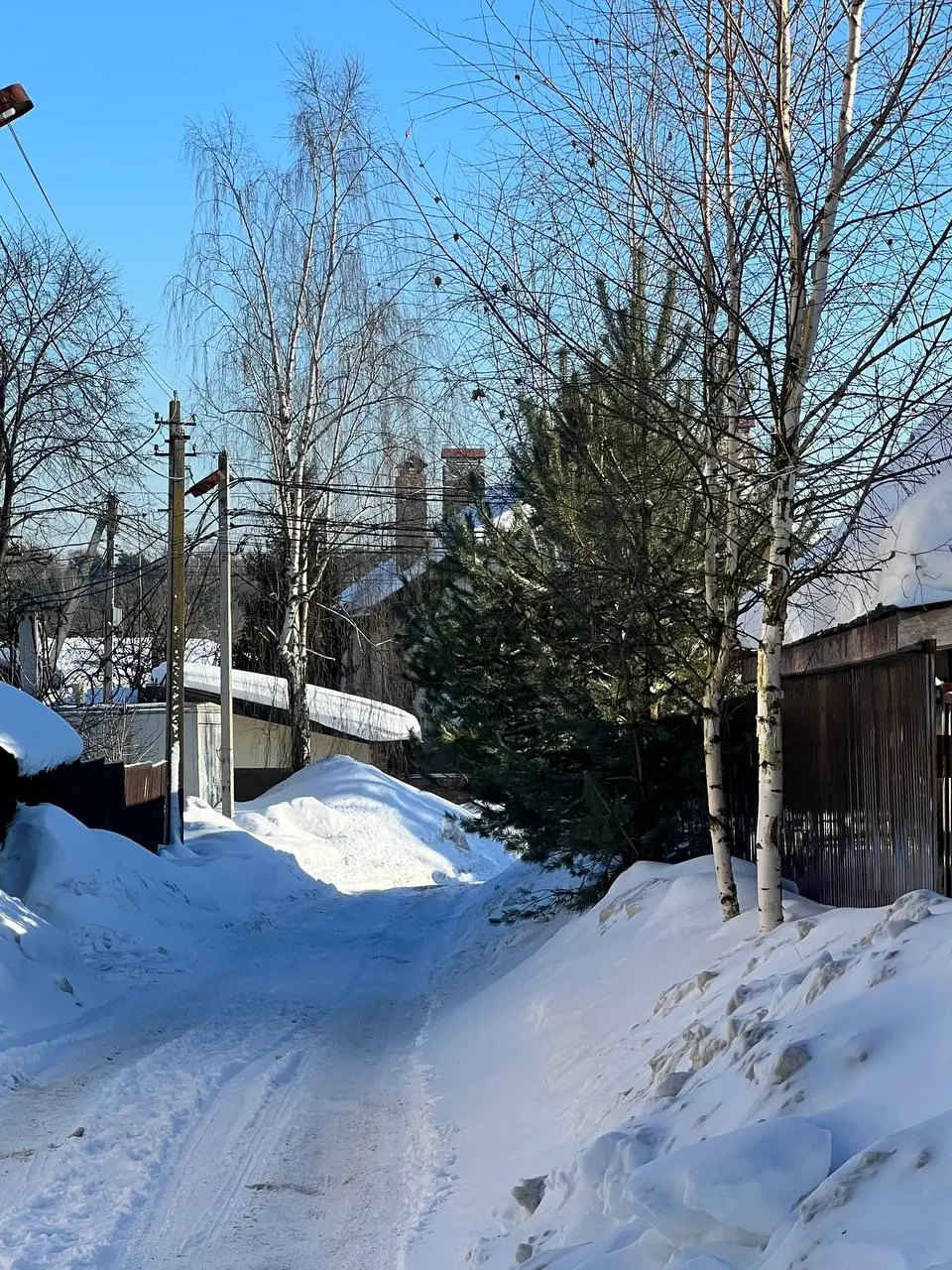 Вообще уже пришла весна и снег потихоньку тает 🫠
А это будет напоминание об этой невероятно снежной зиме | Сетка — социальная сеть от hh.ru