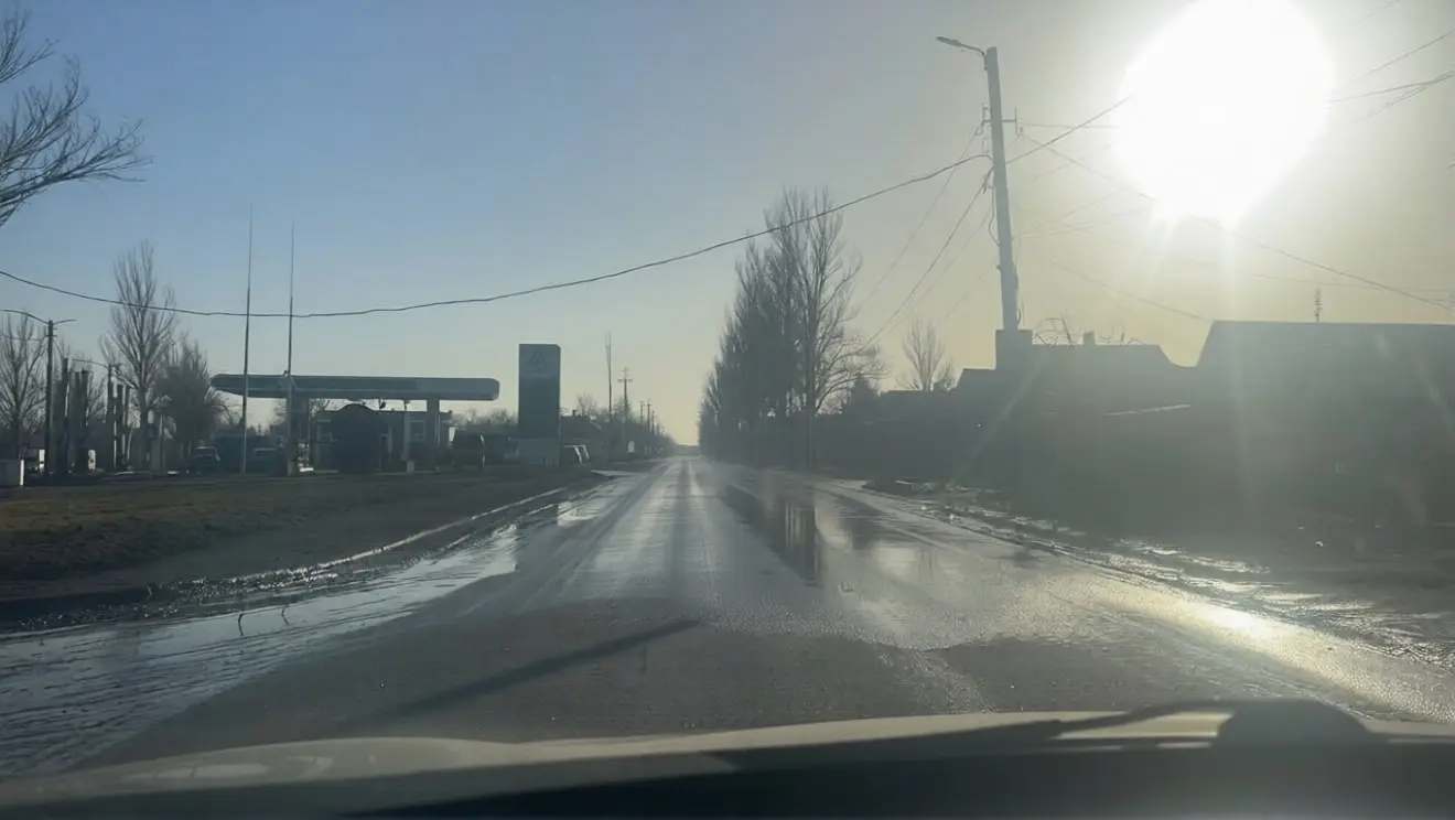 Добрый день, пожалуйста, опубликуйте. Течет вода 3 недели уже как, на все 4 полосы движения, в том числе затопила все пешеходные переходы, район штанов, заправка АНП, Кировский район. | Сетка — социальная сеть от hh.ru