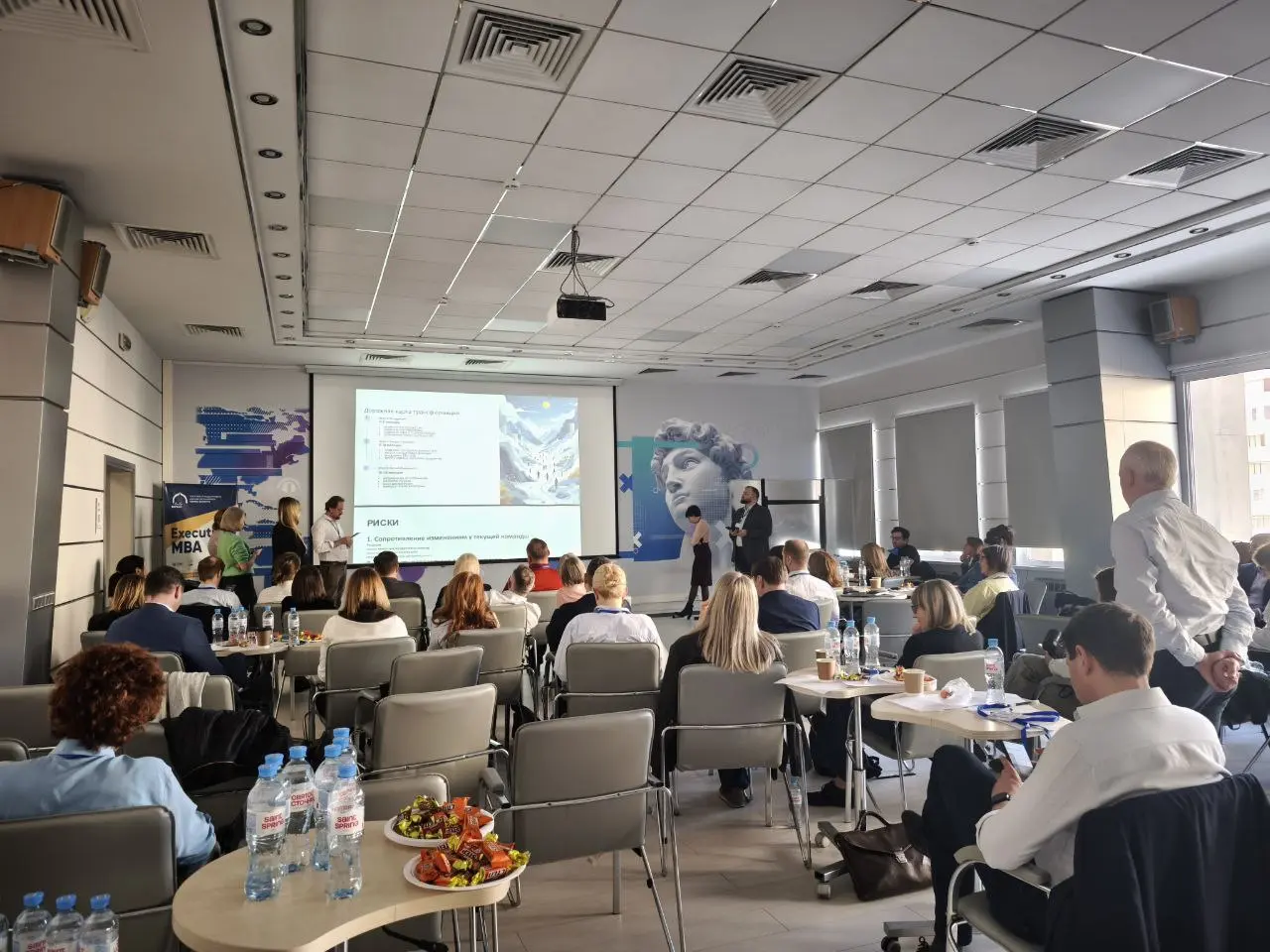 Несколько живых фото с Кейс чемпионата, потом будут профессиональные фотографии от нашей любимой Софьи 🥰
#КЧ | Сетка — социальная сеть от hh.ru