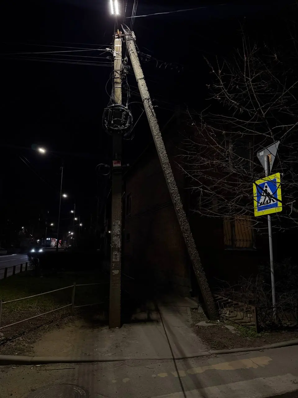 Вот, вроде, я взрослый обеспеченный парень, который вещает на тему развития своей жизни, управленец, тренер, читаю книги.
Но… кто-нибудь мне объяснит почему я никогда не похожу через эту штуку?? | Сетка — социальная сеть от hh.ru