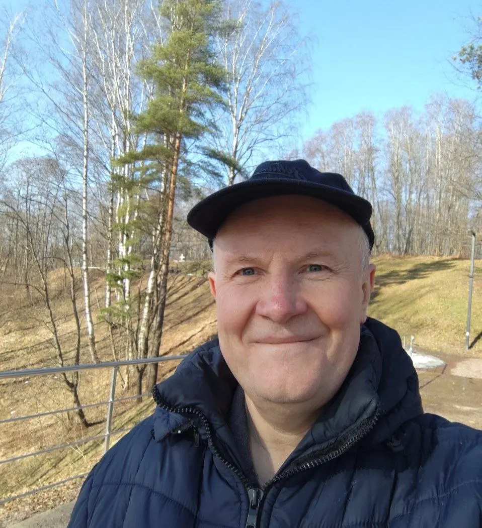 Деньги приходят одиноким или в отношениях
Существует мнение: «Чтобы заработать, нужно пахать в одиночку. Отношения только отвлекают и забирают ресурс».
Я знаю женщин, которые выбрали эту стратегию | Сетка — социальная сеть от hh.ru