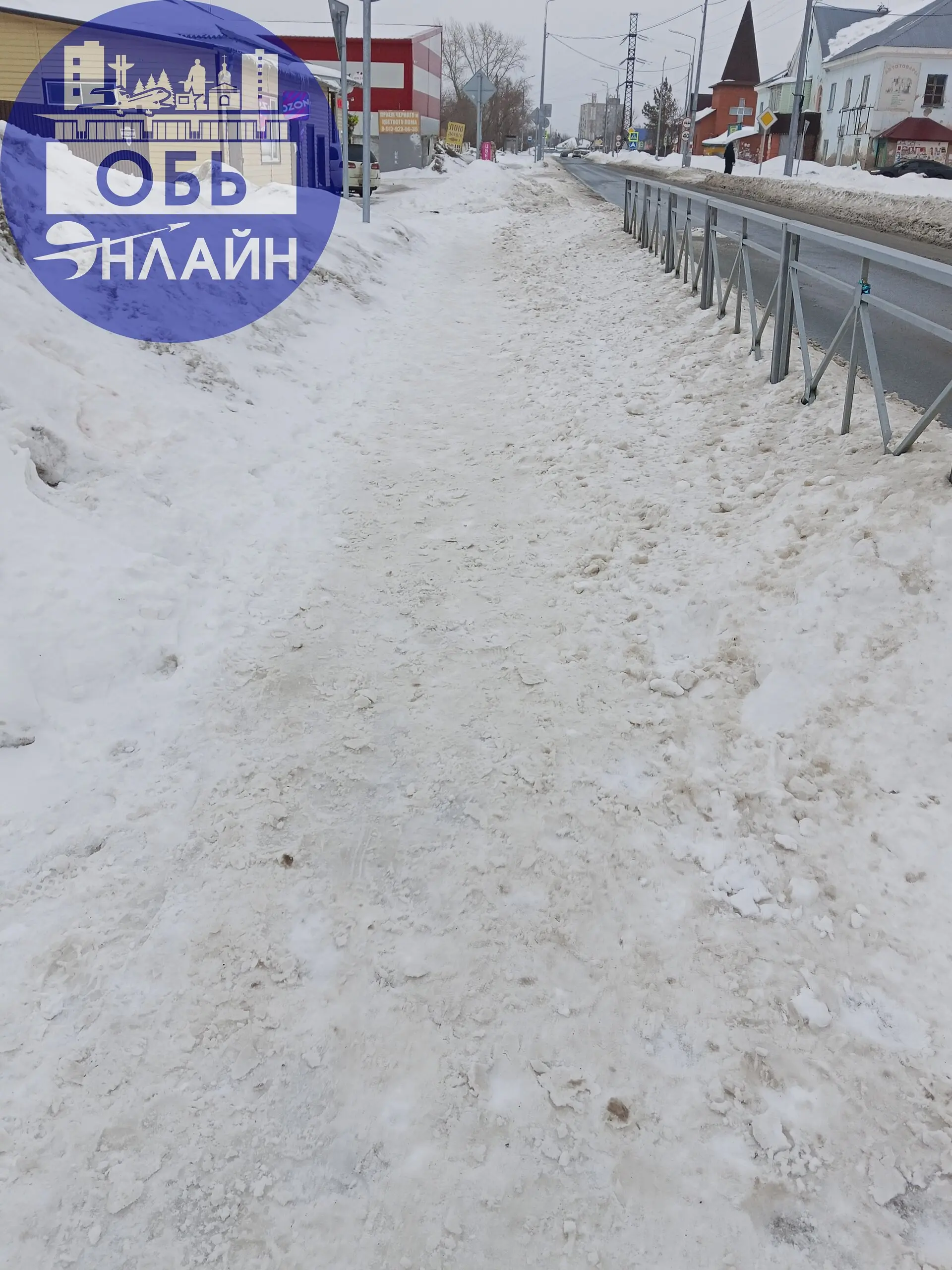 ↗ Администрация города Оби и городское хозяйство приведите в порядок тротуары на ул. Строительной и Железнодорожной. На одной стороне почистили с горем пополам. А на другой опять оставили | Сетка — социальная сеть от hh.ru