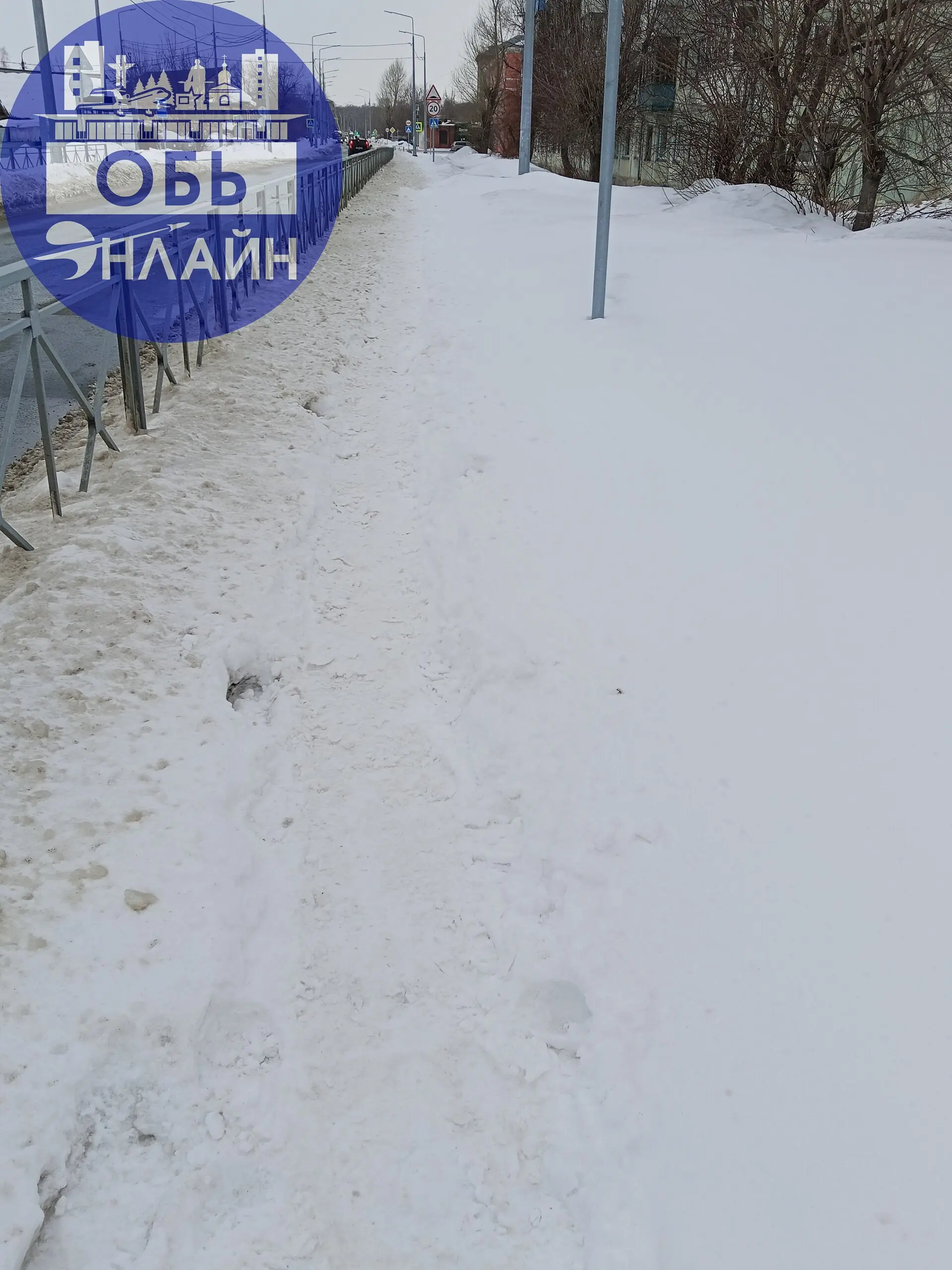 ↗ Администрация города Оби и городское хозяйство приведите в порядок тротуары на ул. Строительной и Железнодорожной. На одной стороне почистили с горем пополам. А на другой опять оставили | Сетка — социальная сеть от hh.ru