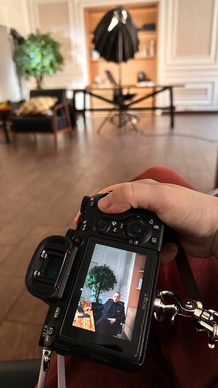 Сегодня делала мужскую фотосессию для постоянного клиента, (он владелец архитектурного бюро в Петербурге) и он очередной раз похвалил мой сервис.
Я никогда не опаздываю, приезжаю заранее | Сетка — социальная сеть от hh.ru
